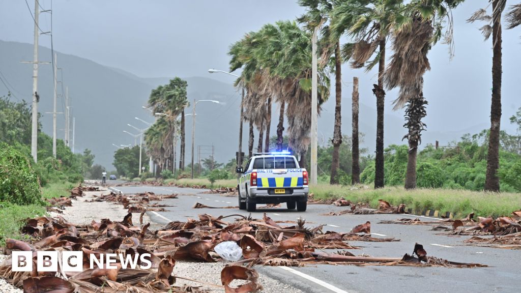 Jamaicans start to reveal devastation as hurricane causes floods, power cuts and splits city in two
