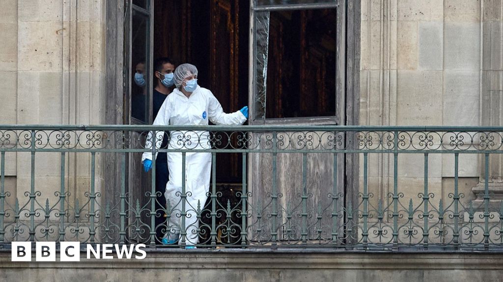 Huge noise then I yelled to get out – Louvre attendant recalls shock of heist