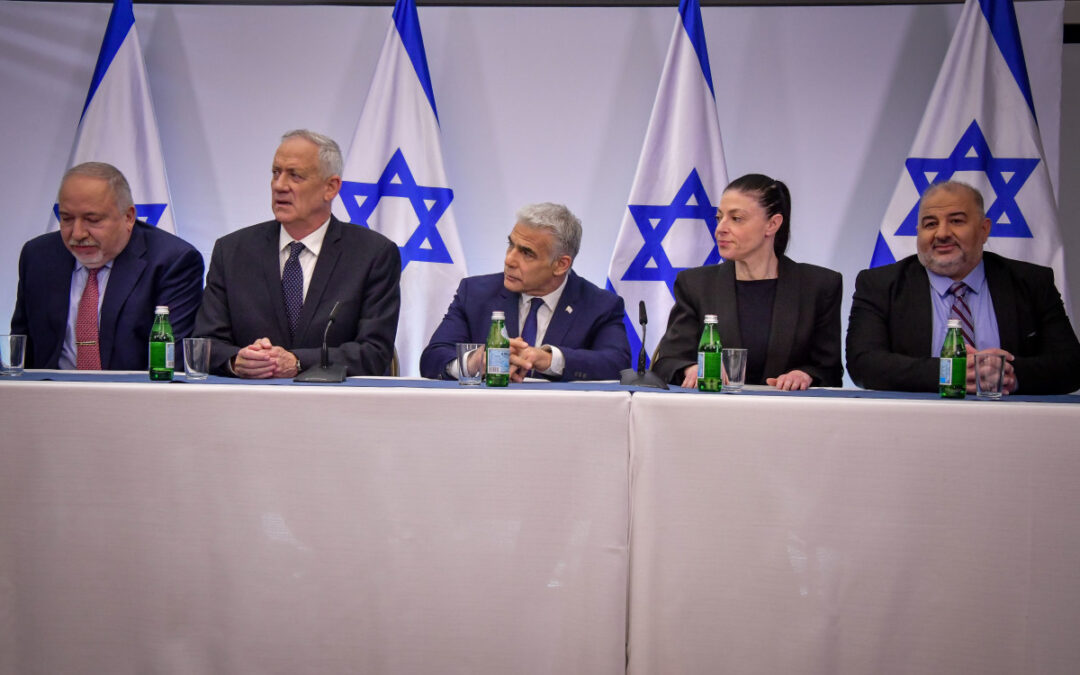 אם זה ישתלם לו פוליטית: נתניהו לא יפסול ממשלה עם הסדין האדום של הימין | בן כספית