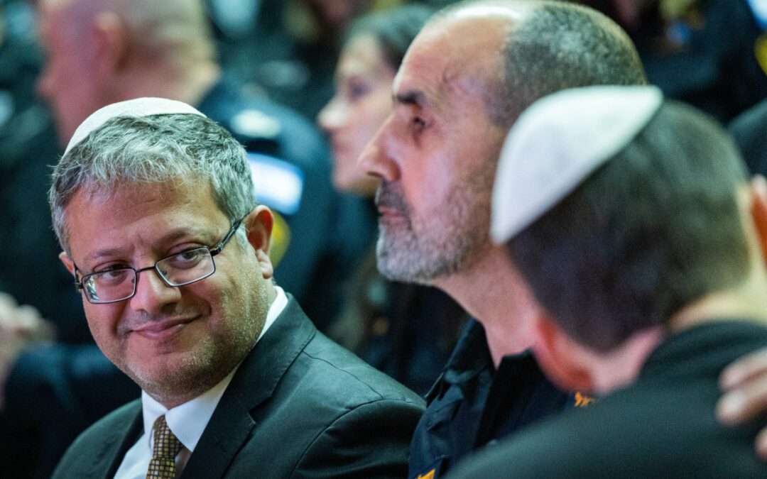 בן גביר חוטף: "עבריין מורשע ובריון אלים מפעיל לחץ וסחיטה באיומים"