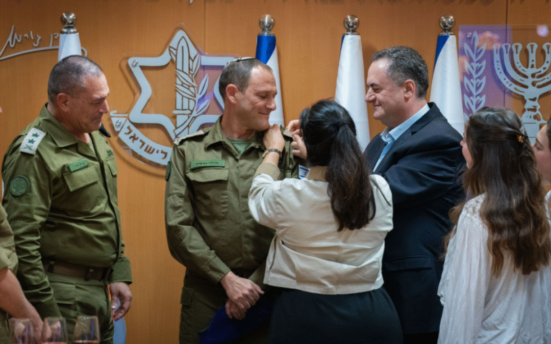 ברקע המשבר: כ"ץ וזמיר נפגשו בטקס הענקת דרגות לפצ"ר החדש