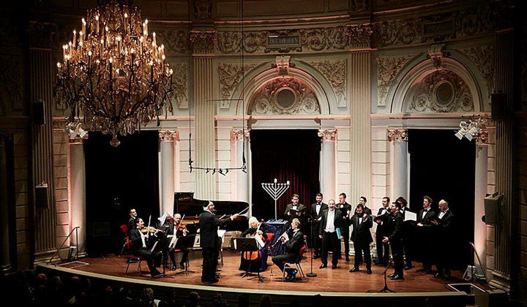 Following backlash, IDF cantor to perform at Amsterdam Hanukkah concert – but not for all