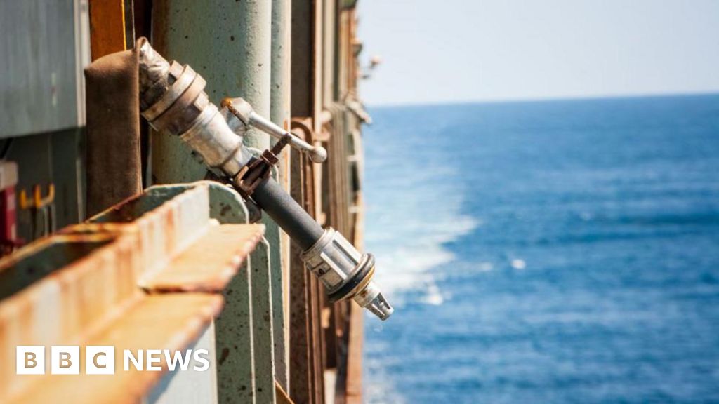 Pirates fire grenades and board vessel off Somali coast