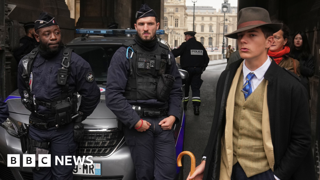 Mystery 'fedora man' at Louvre heist scene revealed as teenage detective fan