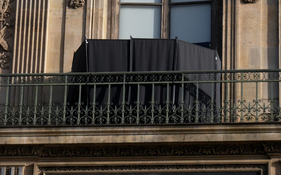 2 more suspects are charged in the Louvre jewel heist