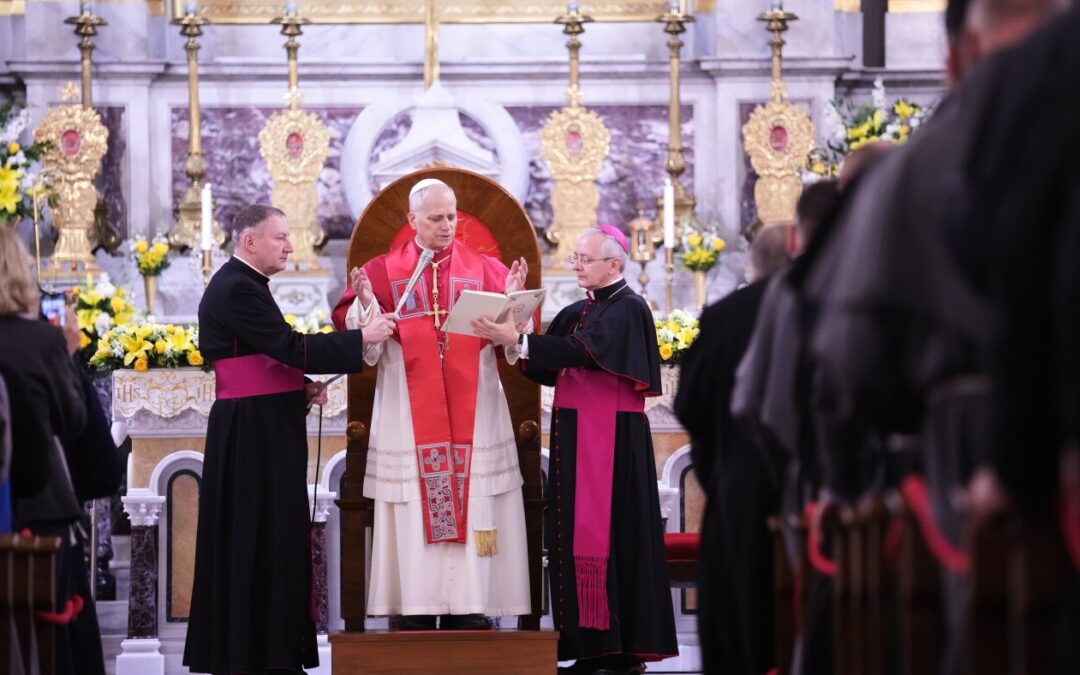 Pope Leo XIV gets warm welcome from Turkey's Catholics on first foreign trip