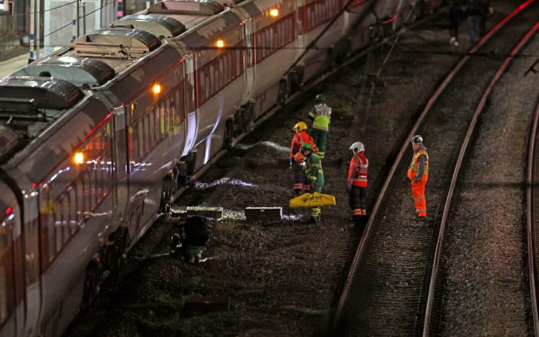 10 people hospitalized after UK train stabbing attack, 9 with life-threatening injuries