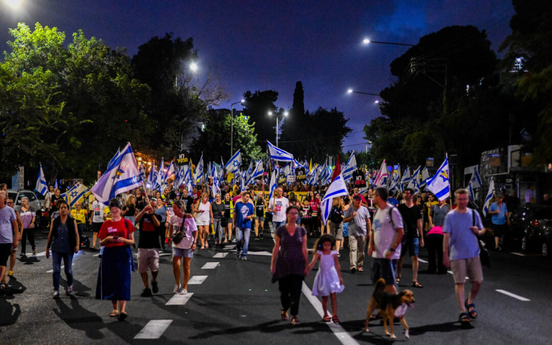 זעם ב'מחאת העם' בעקבות החלטת עיריית חיפה: "אין לכם סמכות – ההפגנות יימשכו"