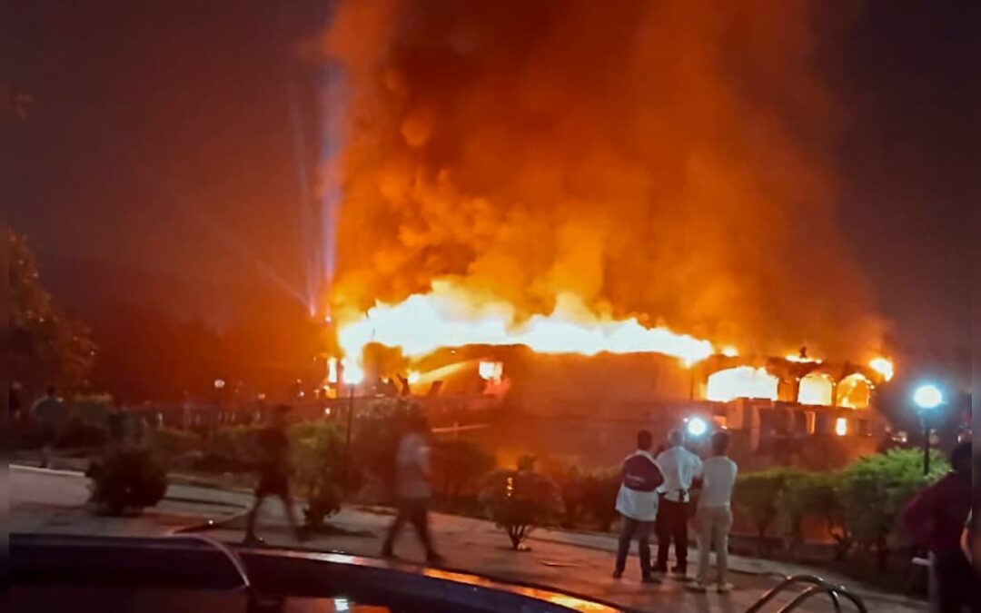 עשרות בני אדם נספו בשריפה שפרצה ביעד האהוב של הישראלים