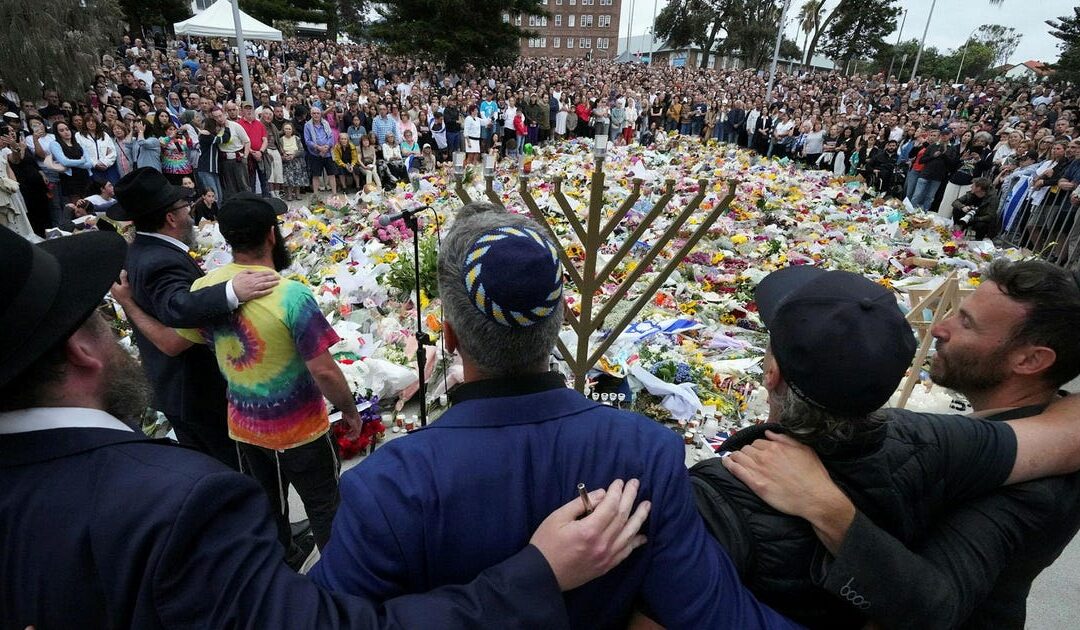 After Sydney attack, Christians light menorahs – and spark a Jewish debate