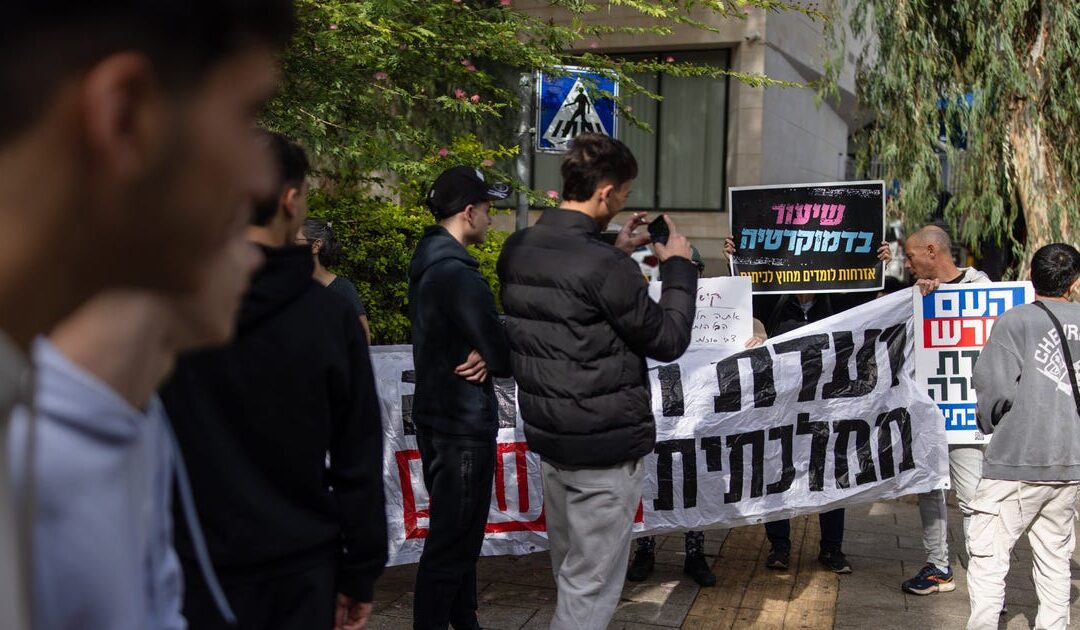 'Leftists to the ghetto': Israeli students spit on protesters during Likud minister's school visit