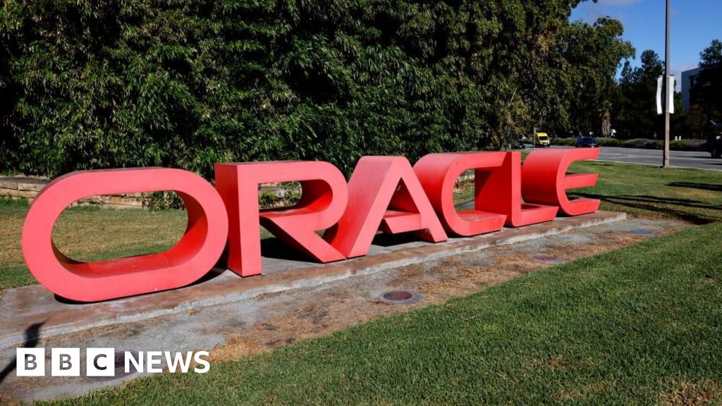 Shares in AI giant Oracle fall after revenue results ramp up bubble fears