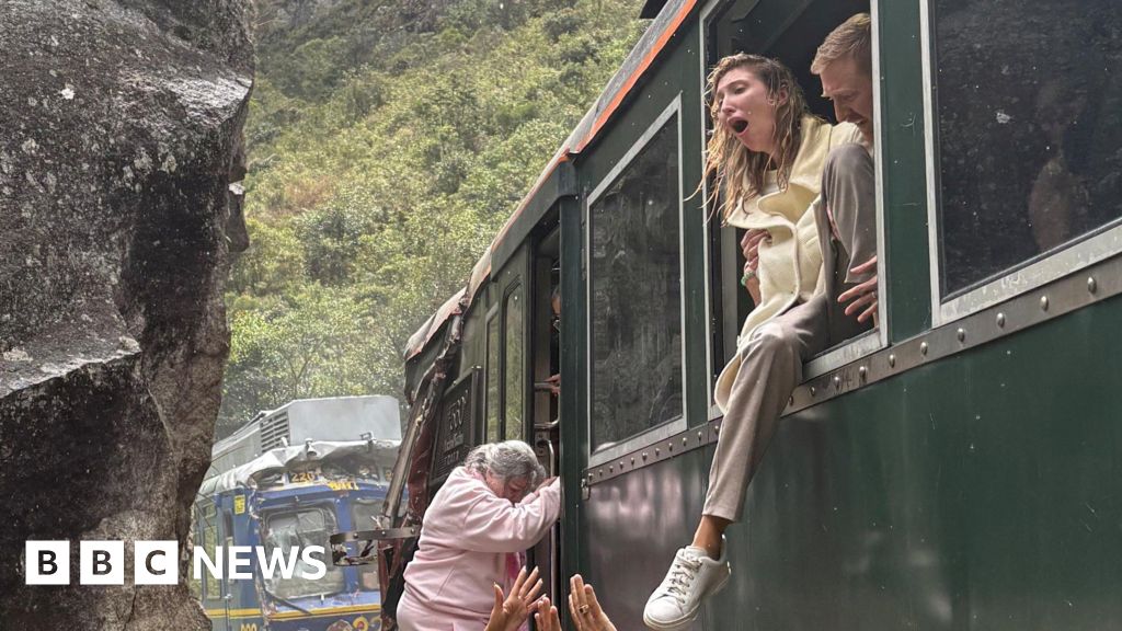 Passenger describes 'chaos' after head-on Machu Picchu train collision