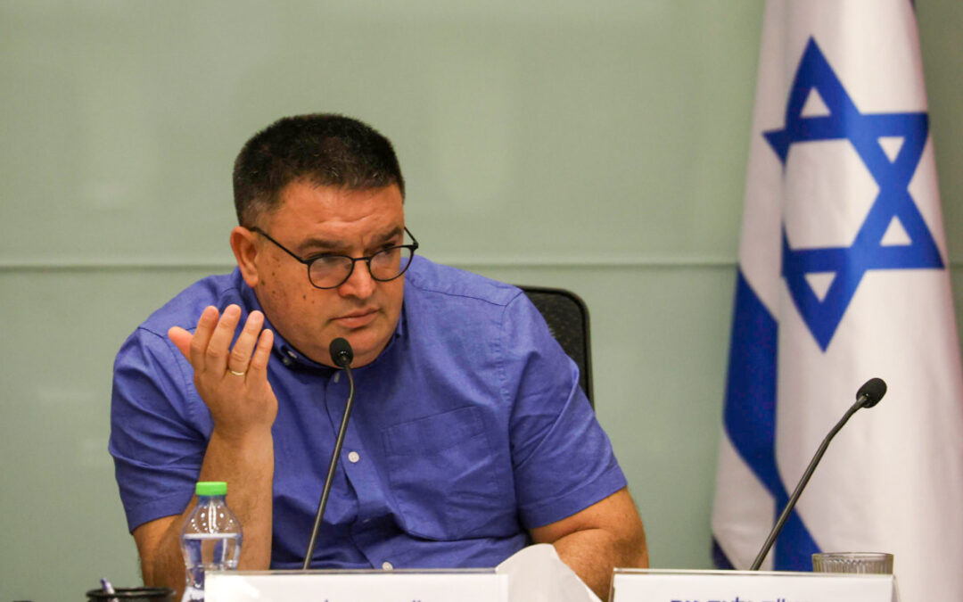 "אשרוף לבתי המשפט שעות": המהלך שביטון מקדם נגד משרד האוצר
