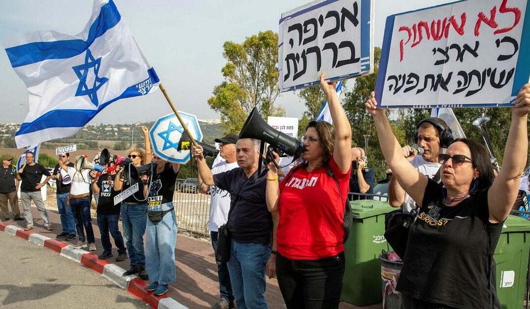 Israel Police sets rules allowing officers to photograph protesters with personal phones