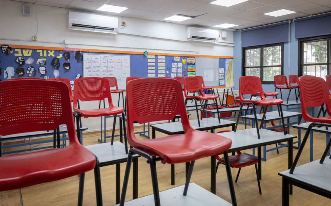 מלחמת דת בחולון: הפגנת הורים יצאה משליטה, בית הספר יושב לשעתיים