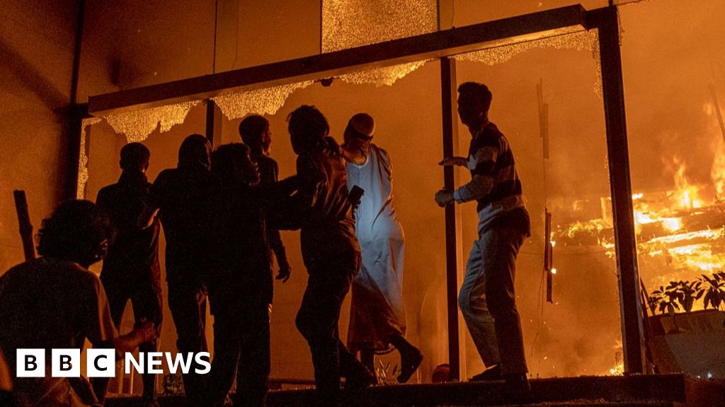 Bangladesh newspaper staff recall 'gasping for air' as offices set ablaze