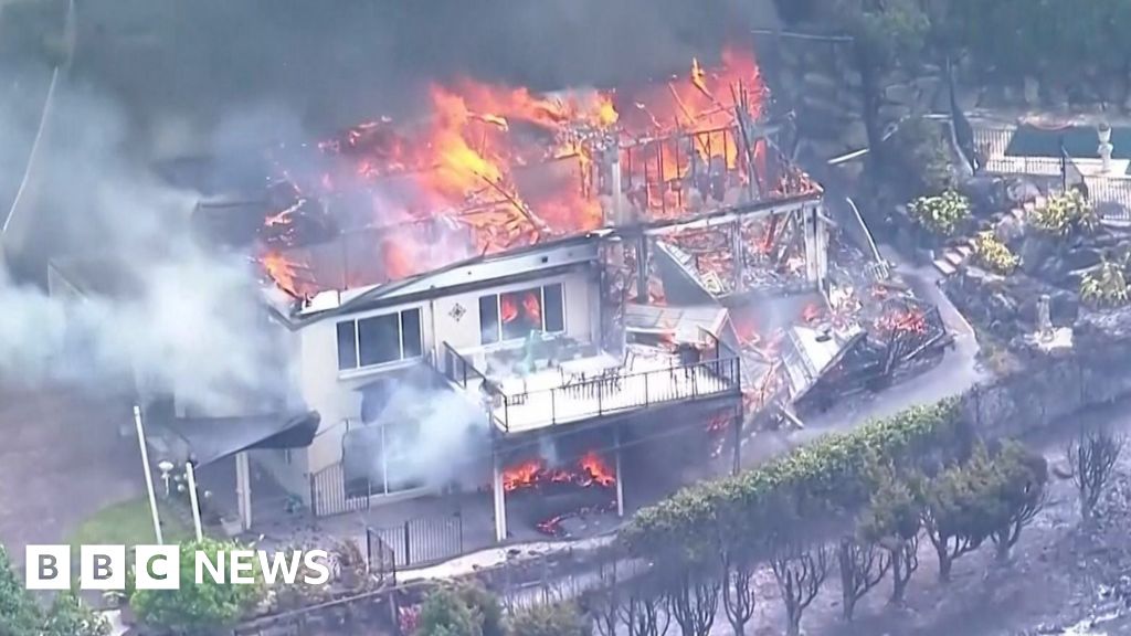 'We've lost everything': Australia wildfire rips through homes