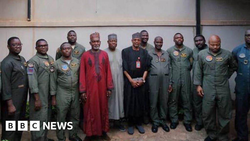 Nigeria apologises over Burkina Faso military flight that saw 11 servicemen detained