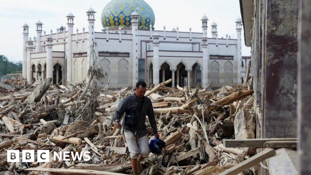 Death toll from devastating Indonesia floods passes 900