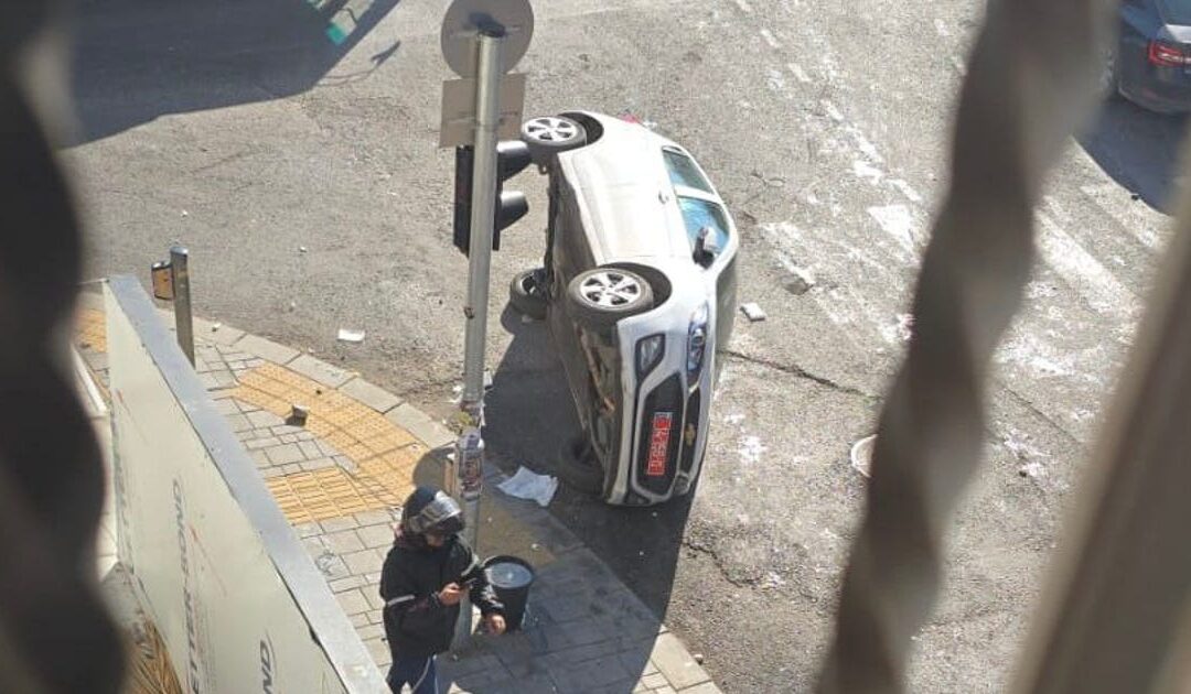 Extremist Haredi protesters riot in Jerusalem, wounding 10 cops and toppling police car
