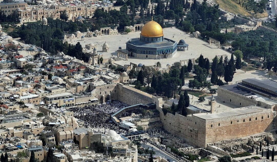 Netanyahu backs Ben-Gvir allowing Jewish prayer at Temple Mount, denies status quo breach