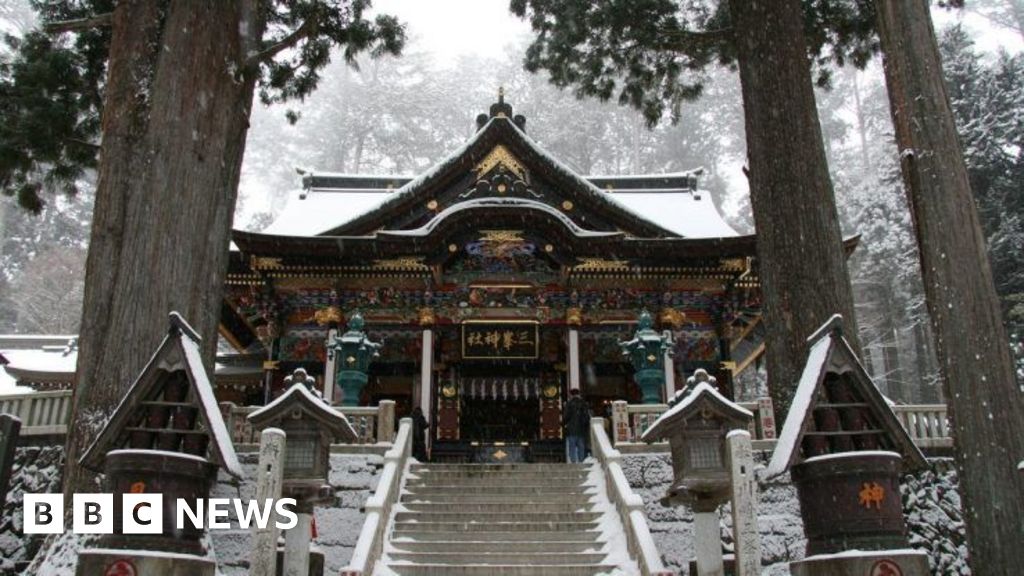 More than 100 shelter overnight in Japan shrine due to heavy snow