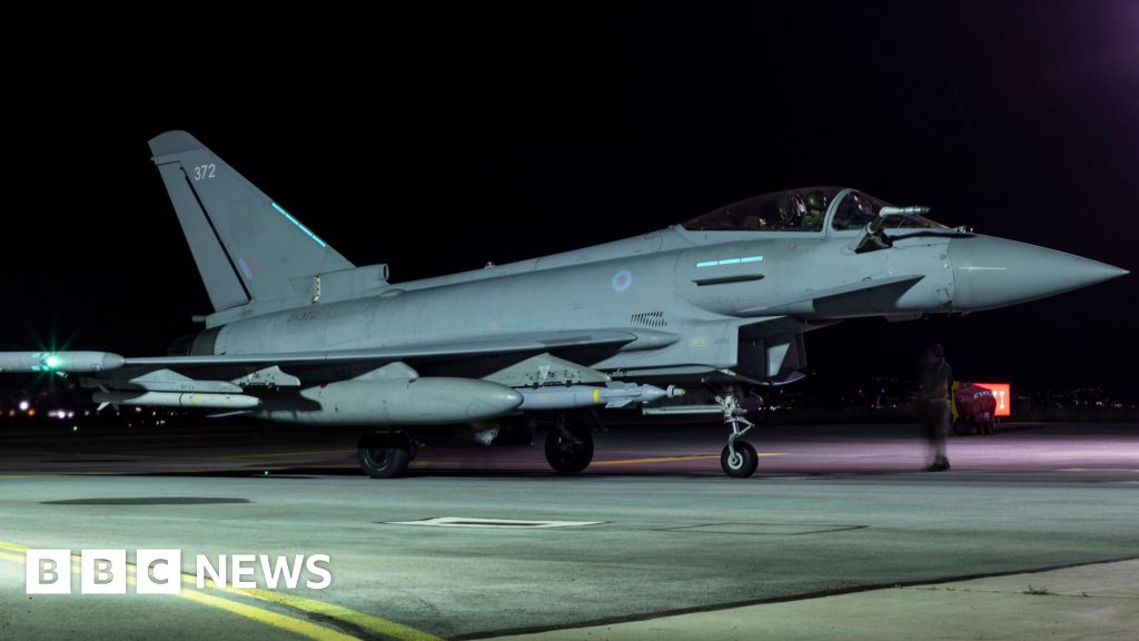 Joint UK-French air strike targets IS arms cache in Syria