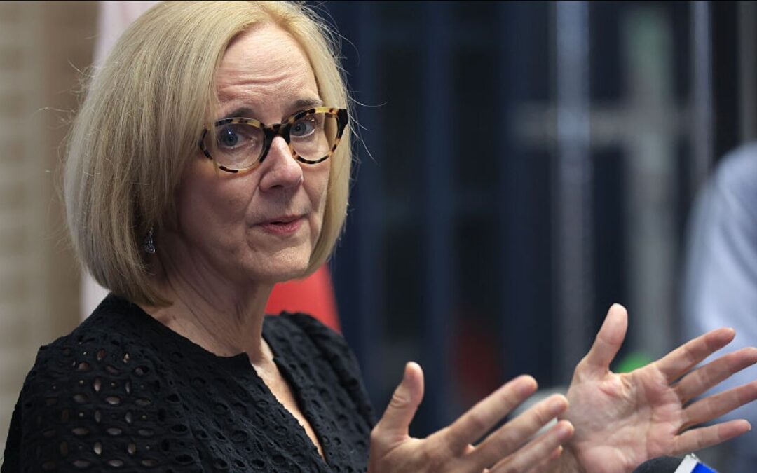 Miami mayor calls for Trump to 'immediately' reinstate TPS for Venezuelans